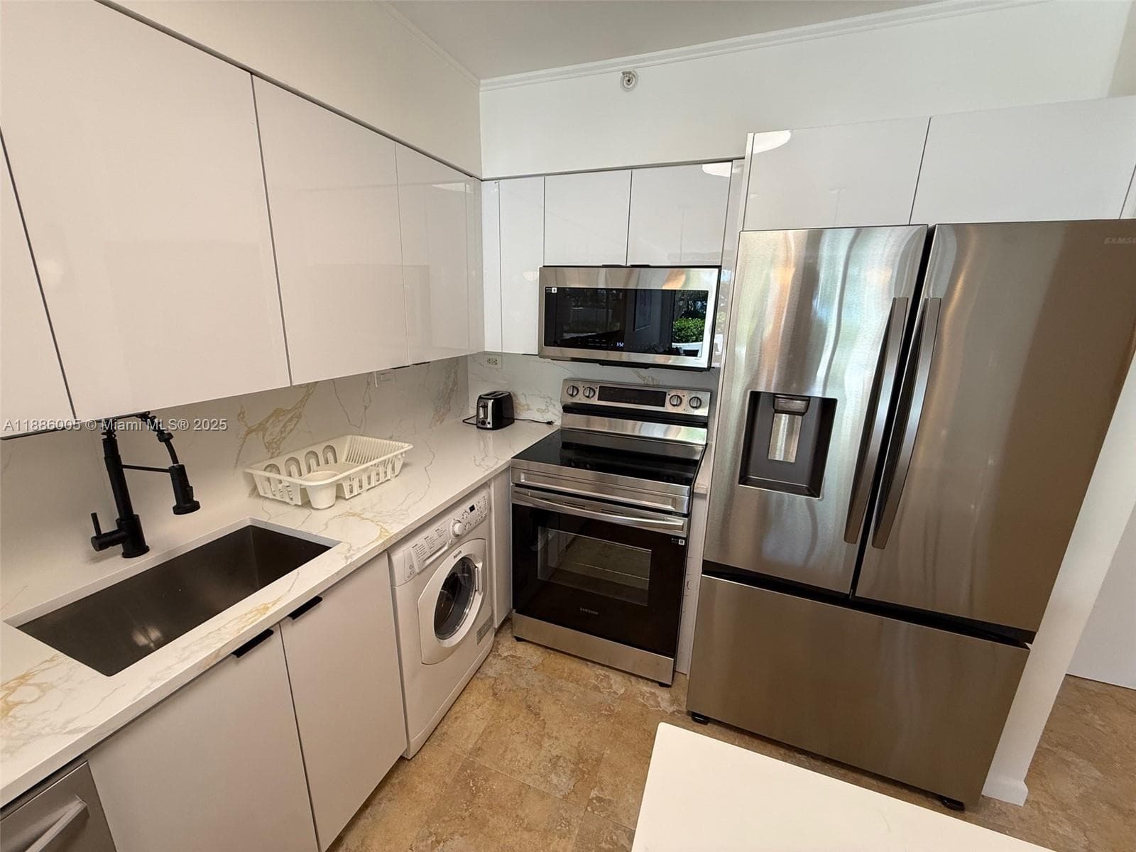A11886005 — Miami Beach — 9