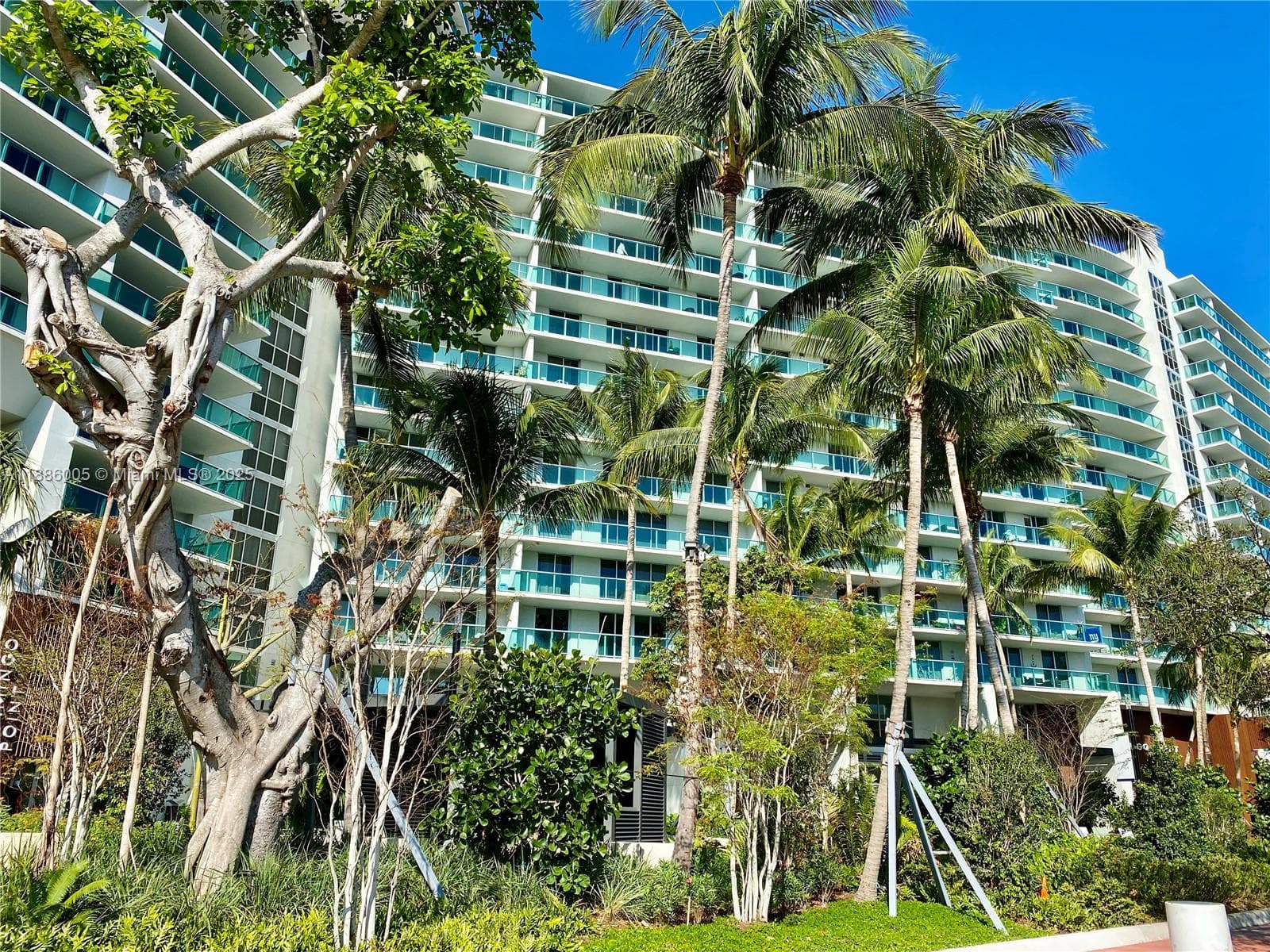 A11886005 — Miami Beach — 37