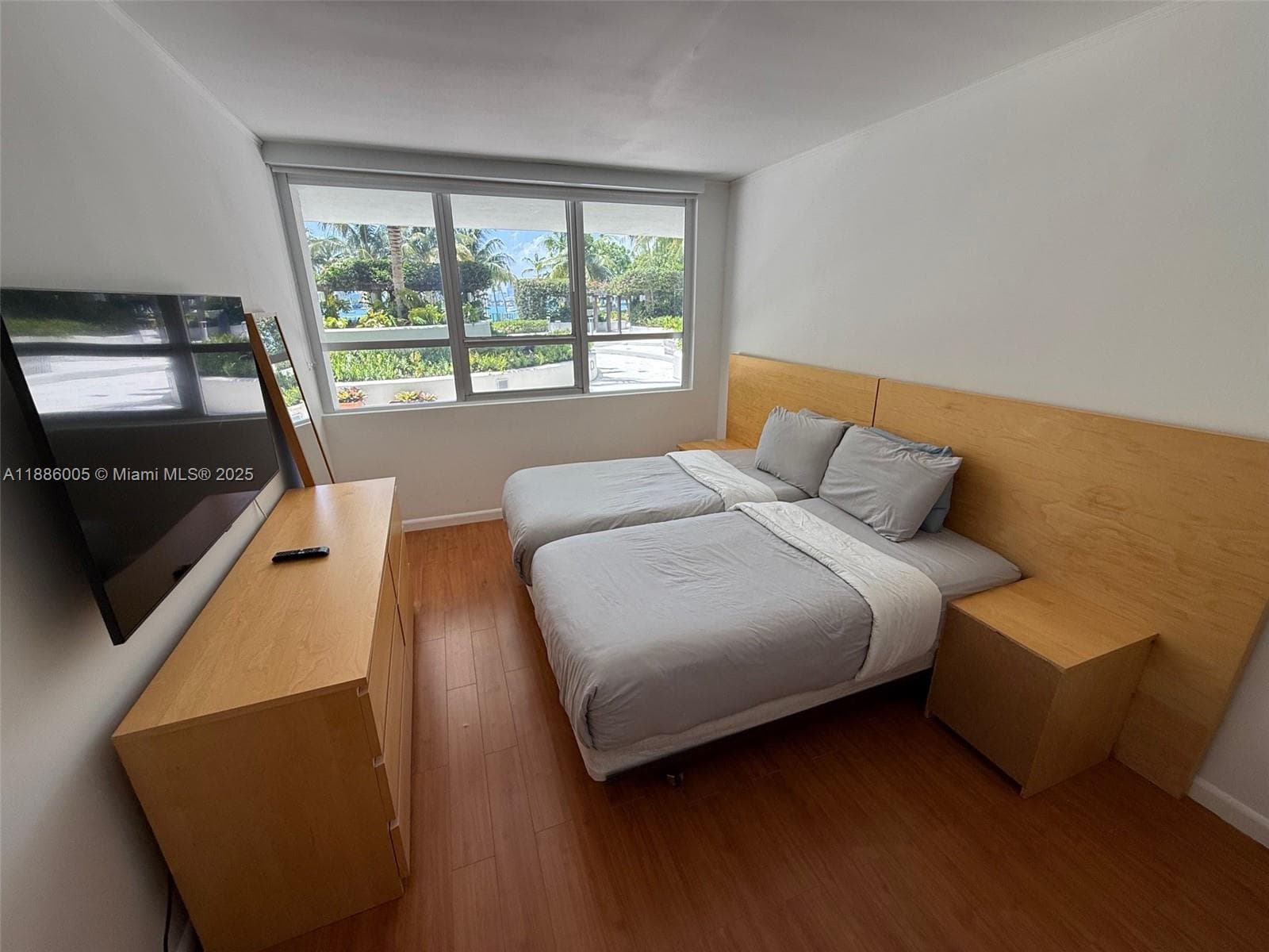 A11886005 — Miami Beach — 19
