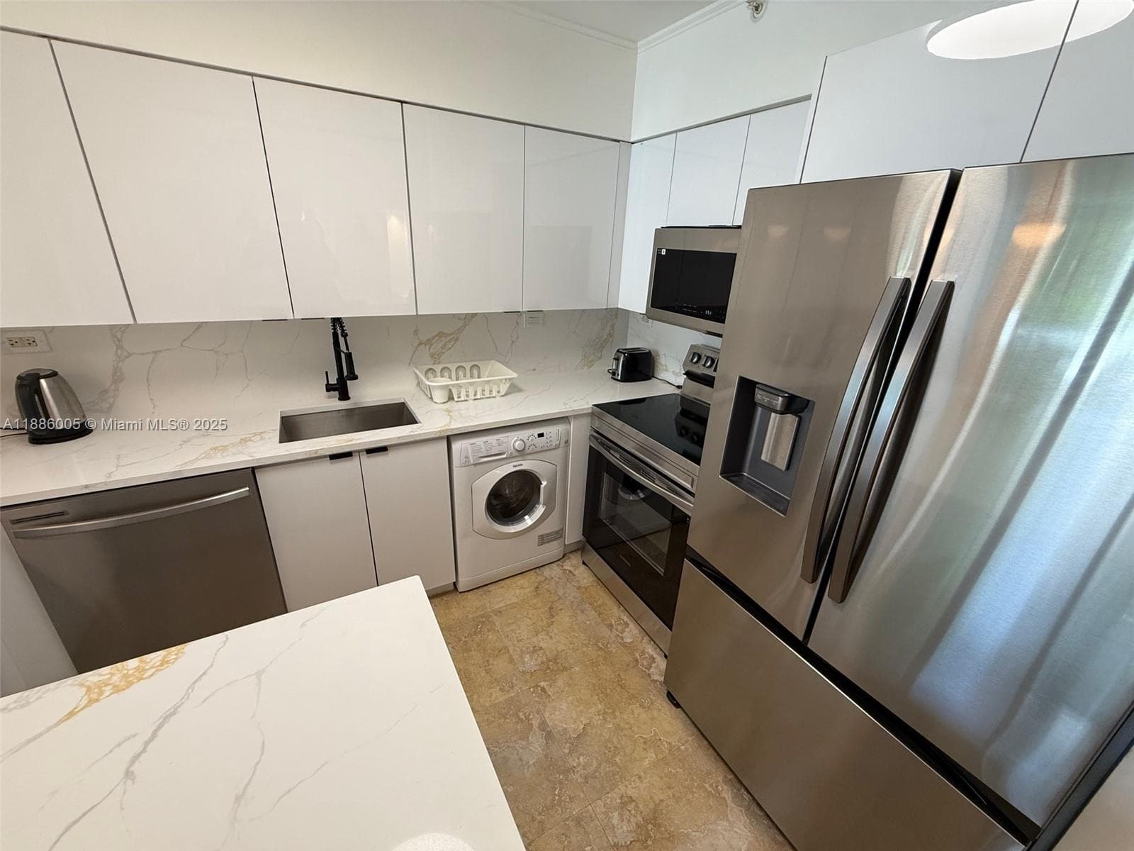 A11886005 — Miami Beach — 8