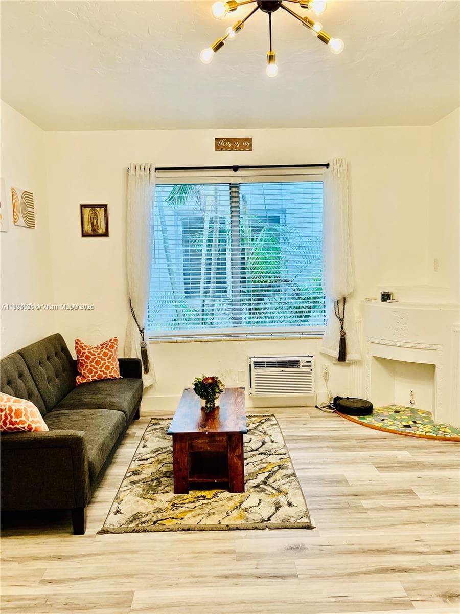 A11886025 — Miami Beach — 26