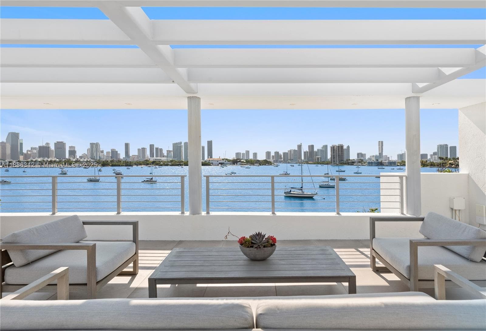 A11886342 — Miami Beach — 27