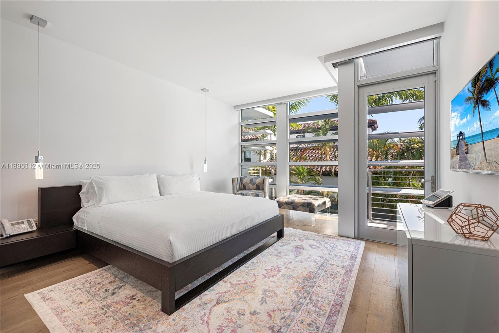 A11886342 — Miami Beach — 52