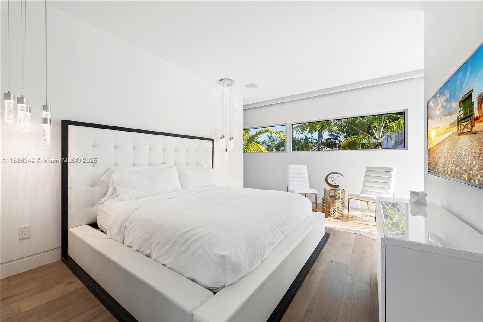 A11886342 — Miami Beach — 42