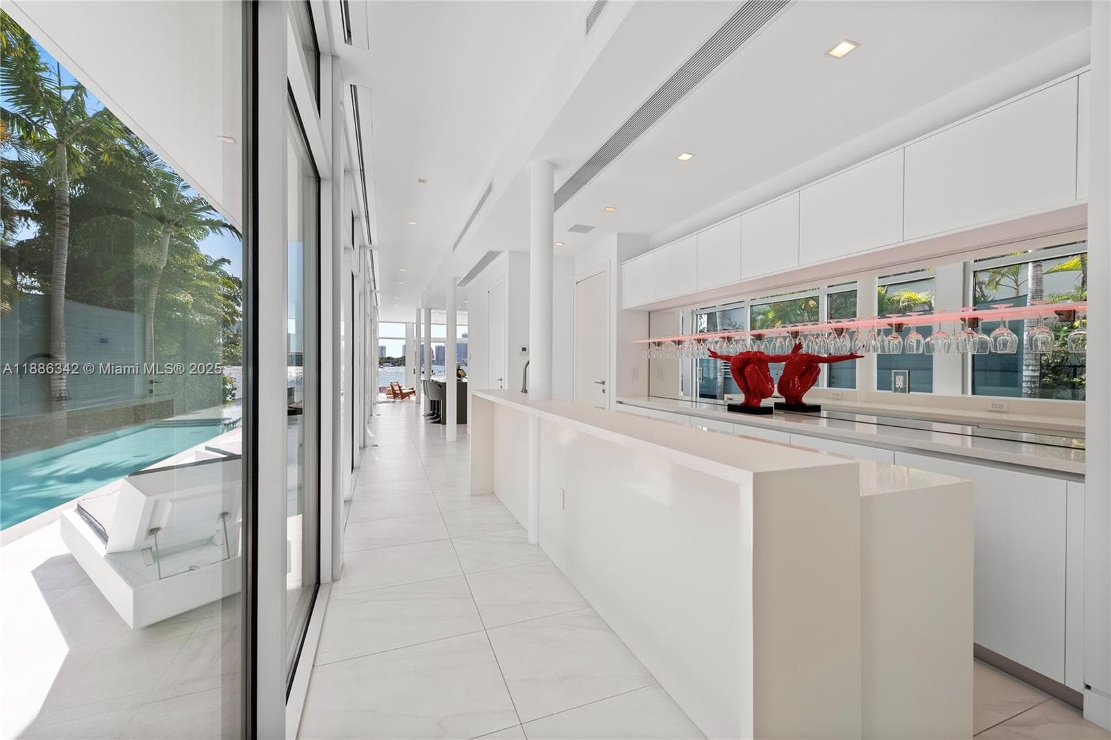 A11886342 — Miami Beach — 7