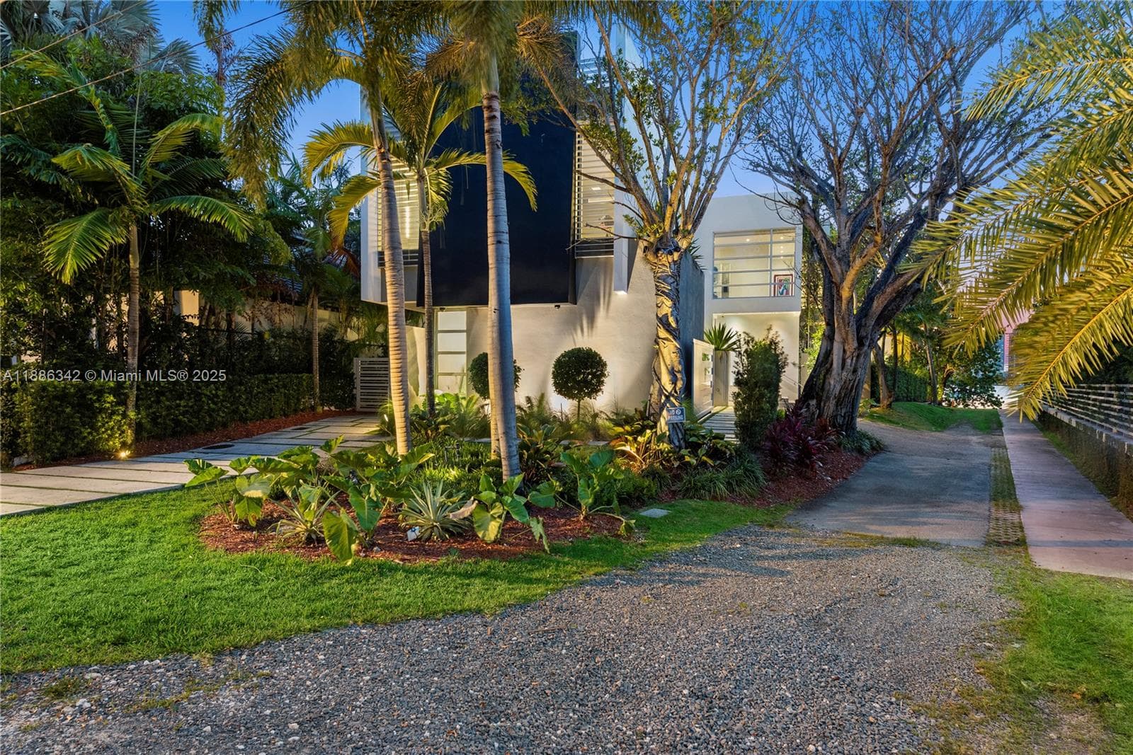 A11886342 — Miami Beach — 3