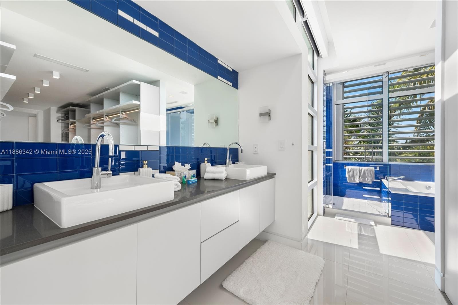 A11886342 — Miami Beach — 36