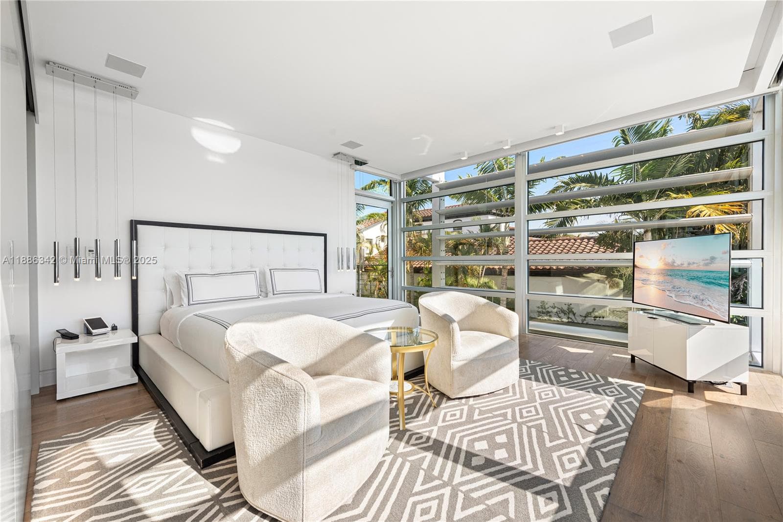A11886342 — Miami Beach — 32