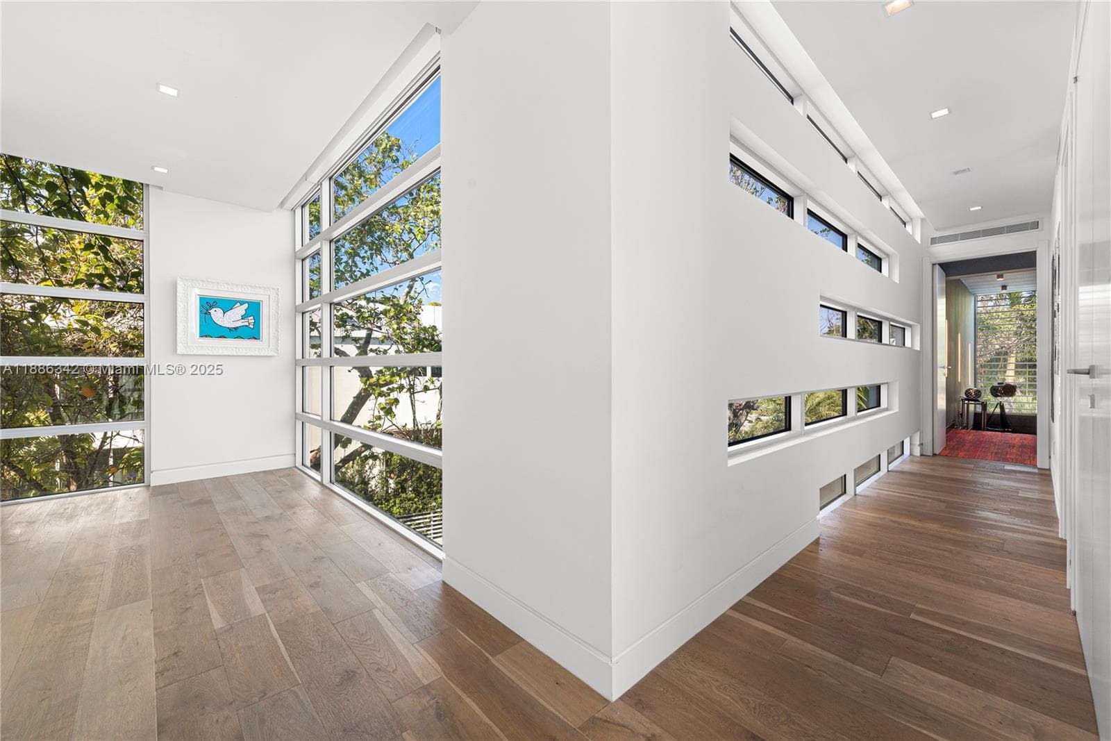 A11886342 — Miami Beach — 28