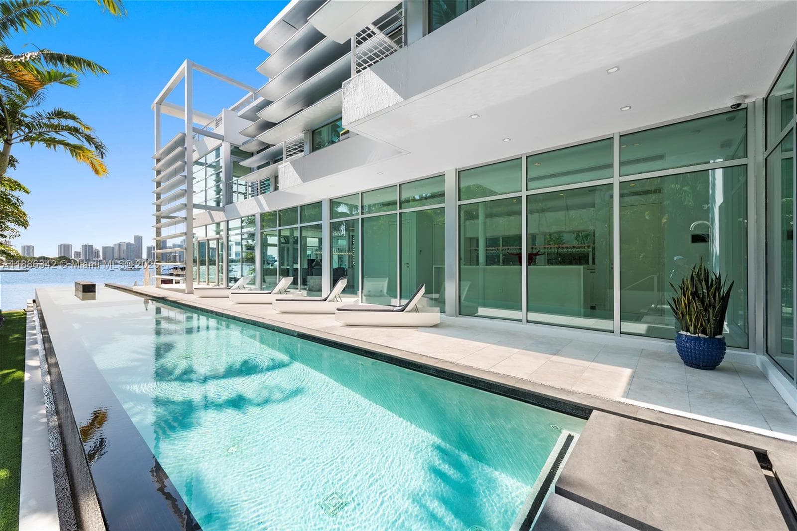 A11886342 — Miami Beach — 5