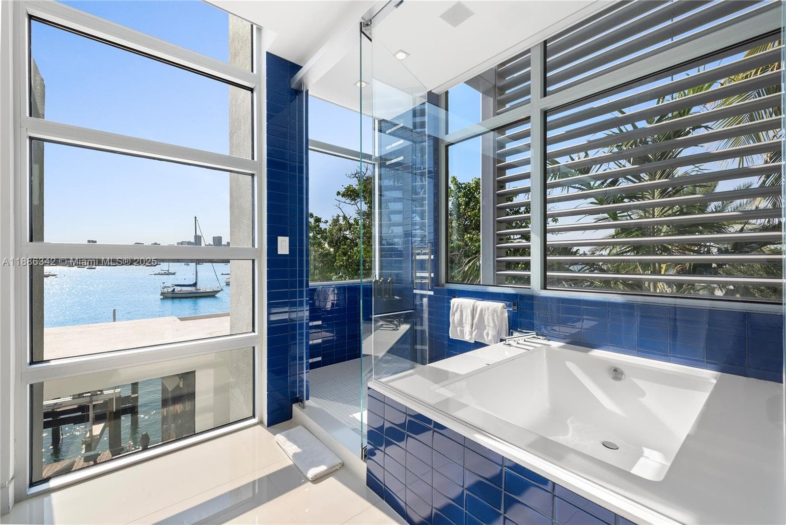 A11886342 — Miami Beach — 38
