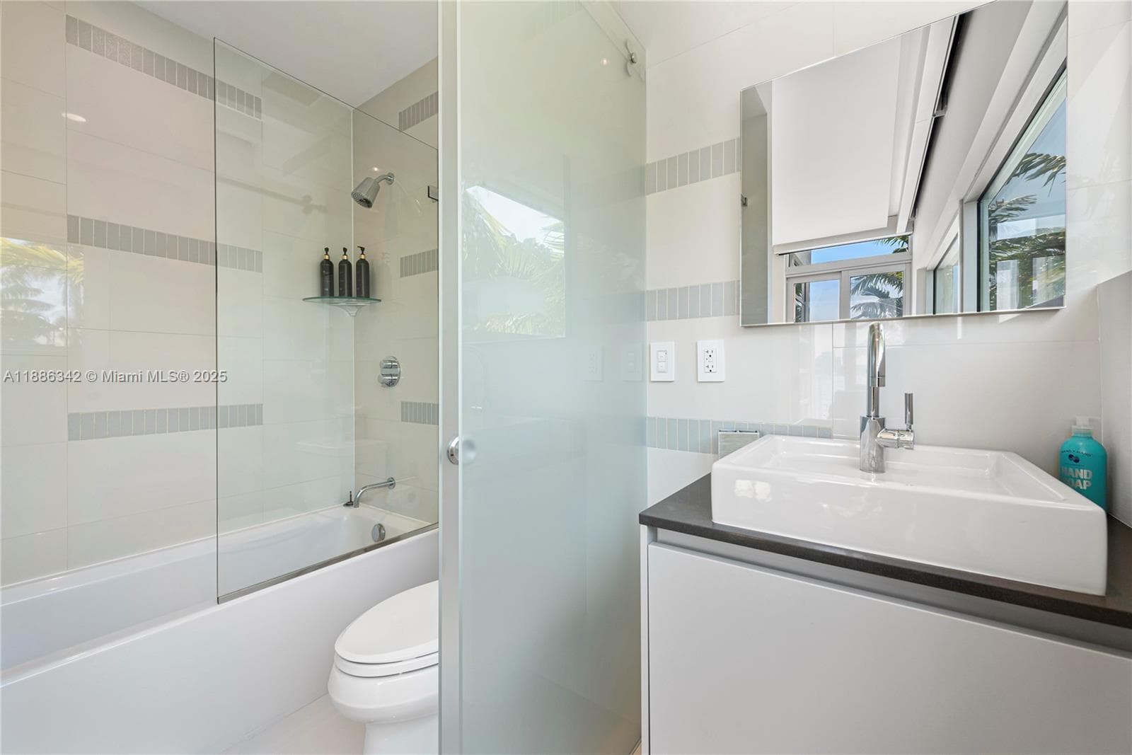A11886342 — Miami Beach — 45