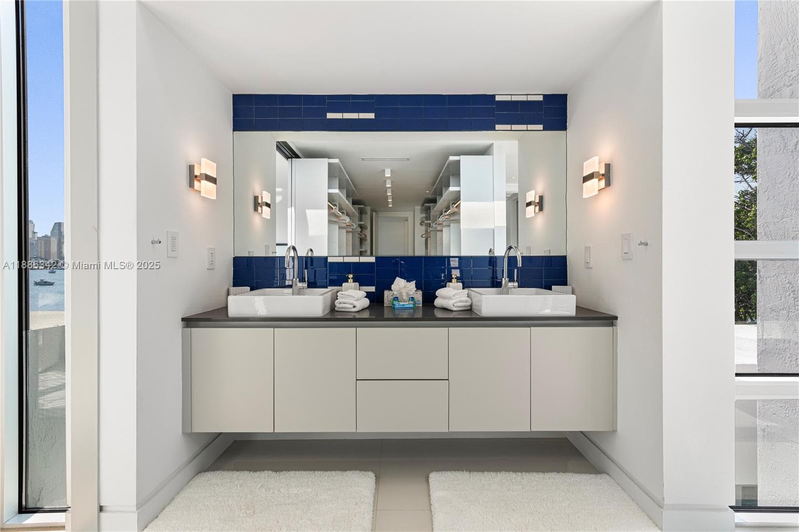 A11886342 — Miami Beach — 37
