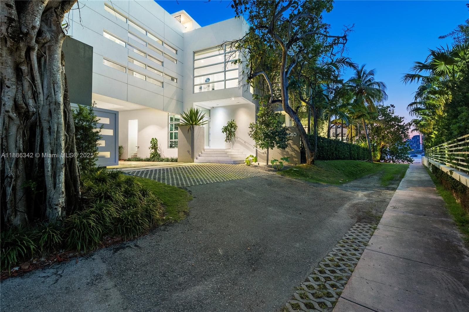 A11886342 — Miami Beach — 4
