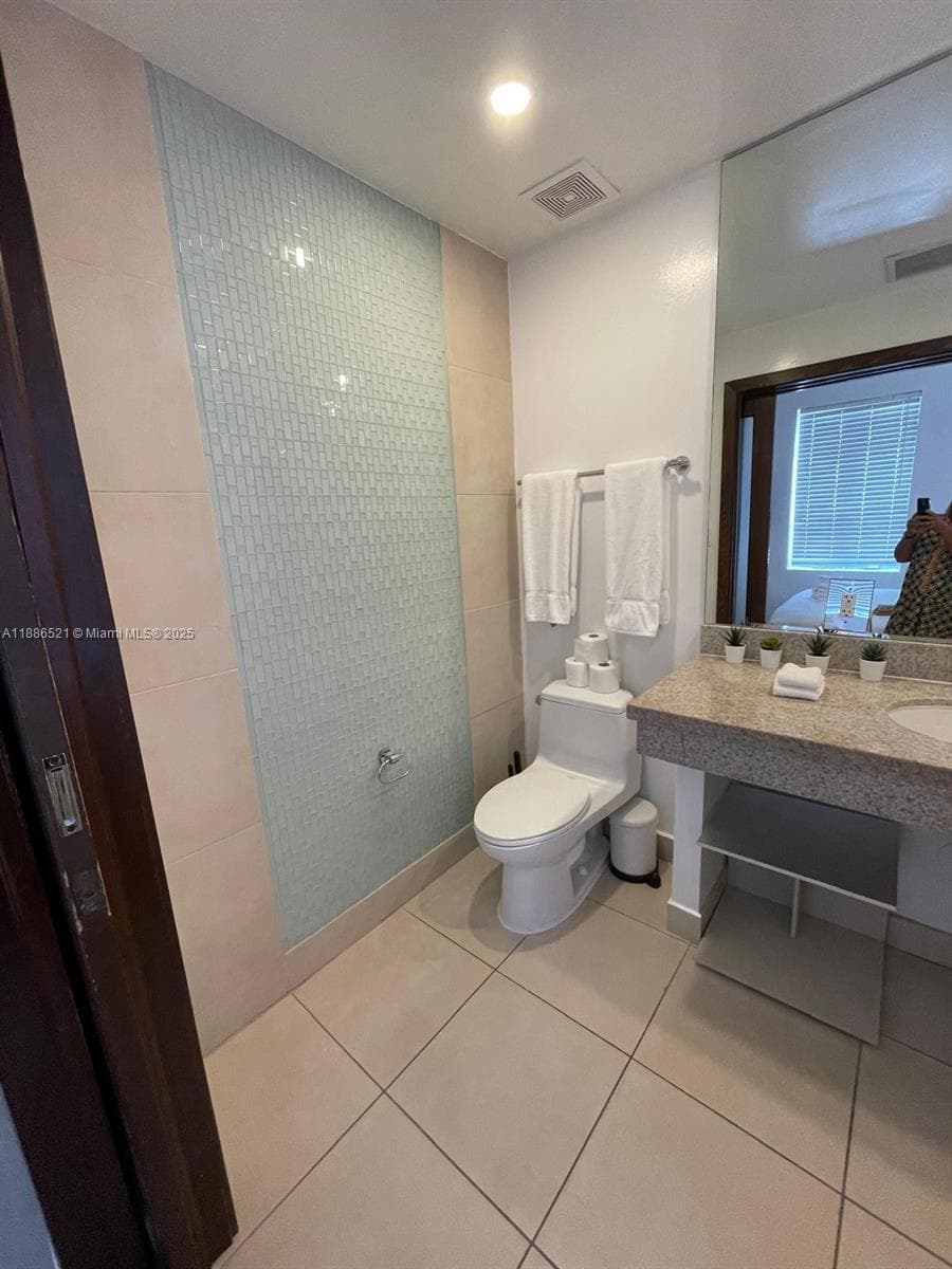 A11886521 — Miami Beach — 6