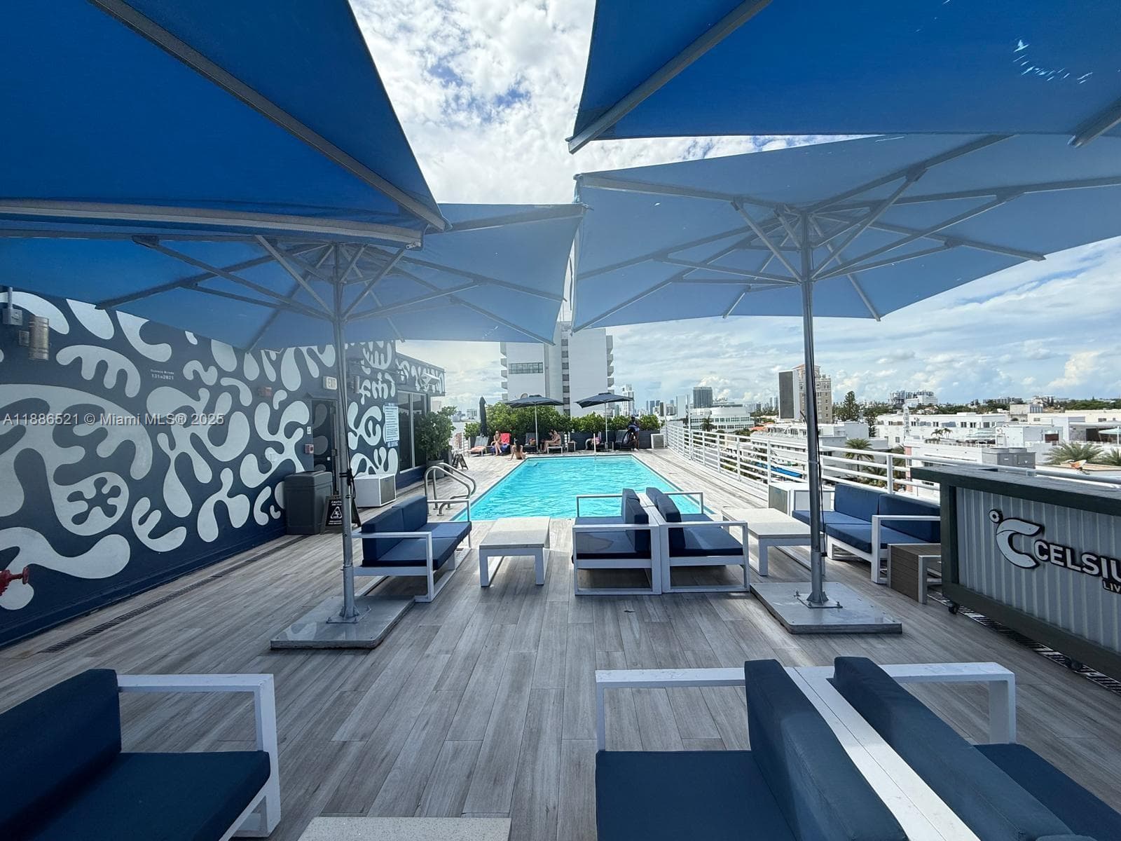 A11886521 — Miami Beach — 10