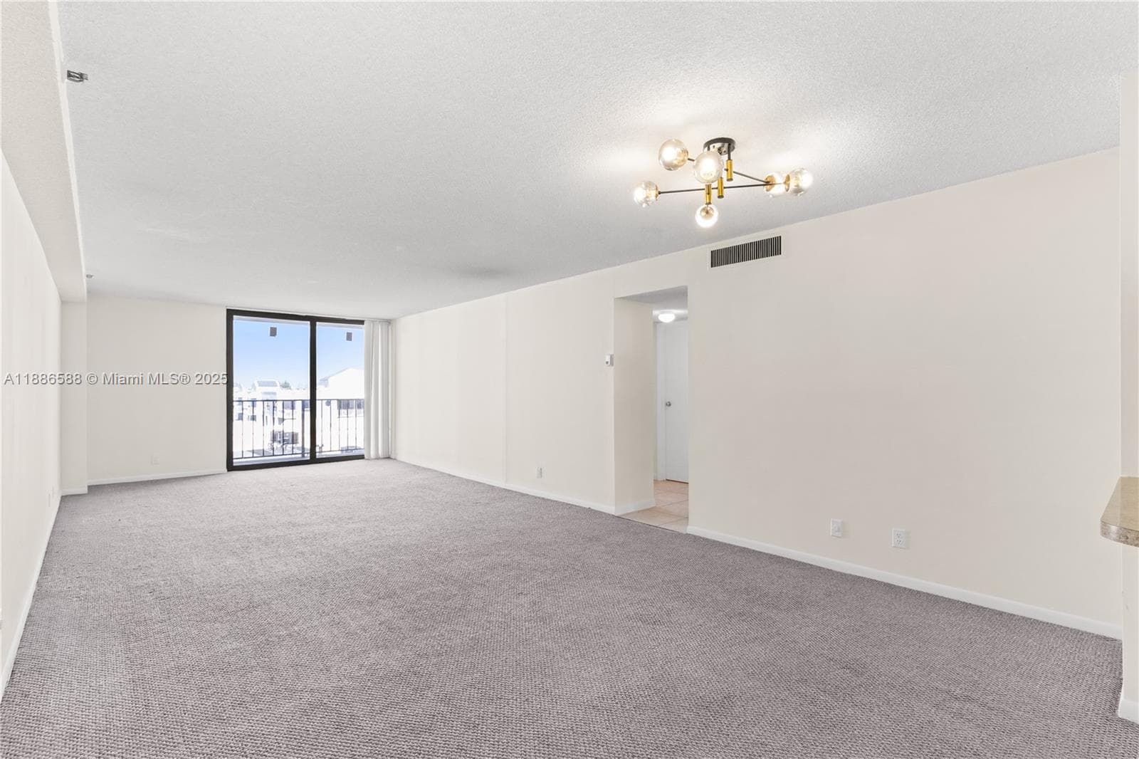 A11886588 — Miami Beach — 6