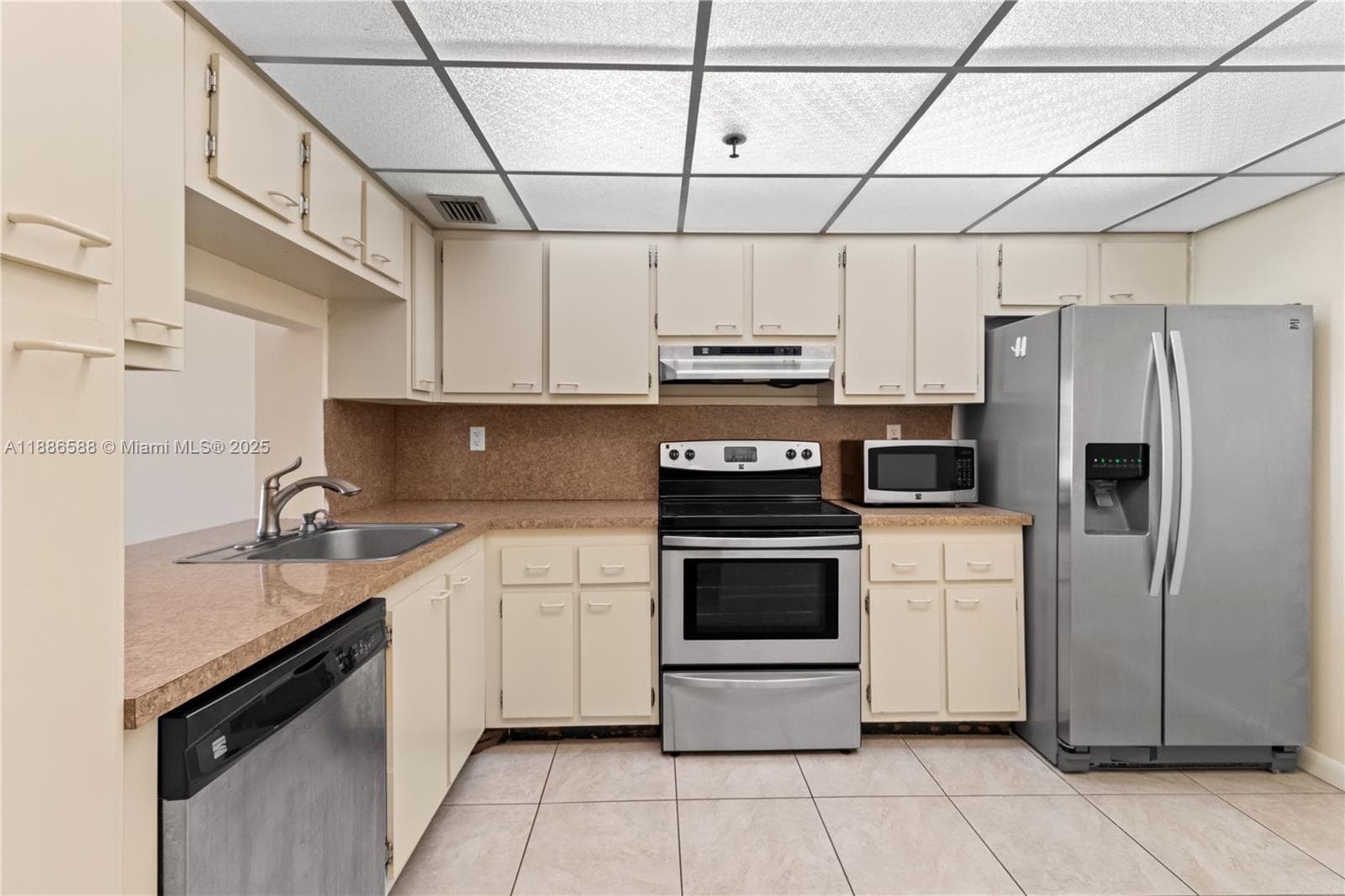 A11886588 — Miami Beach — 28