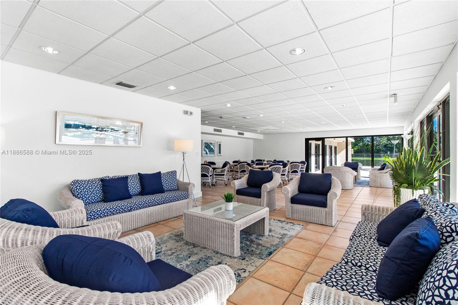 A11886588 — Miami Beach — 24