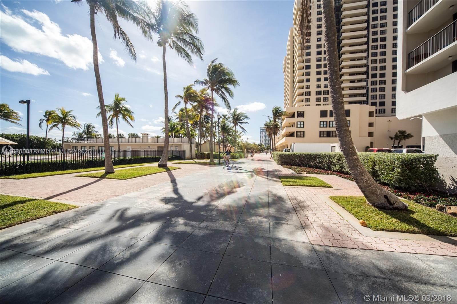 A11886588 — Miami Beach — 30