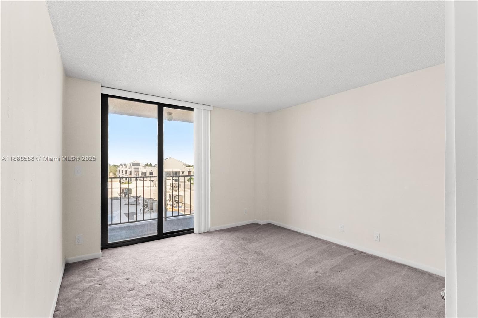 A11886588 — Miami Beach — 14