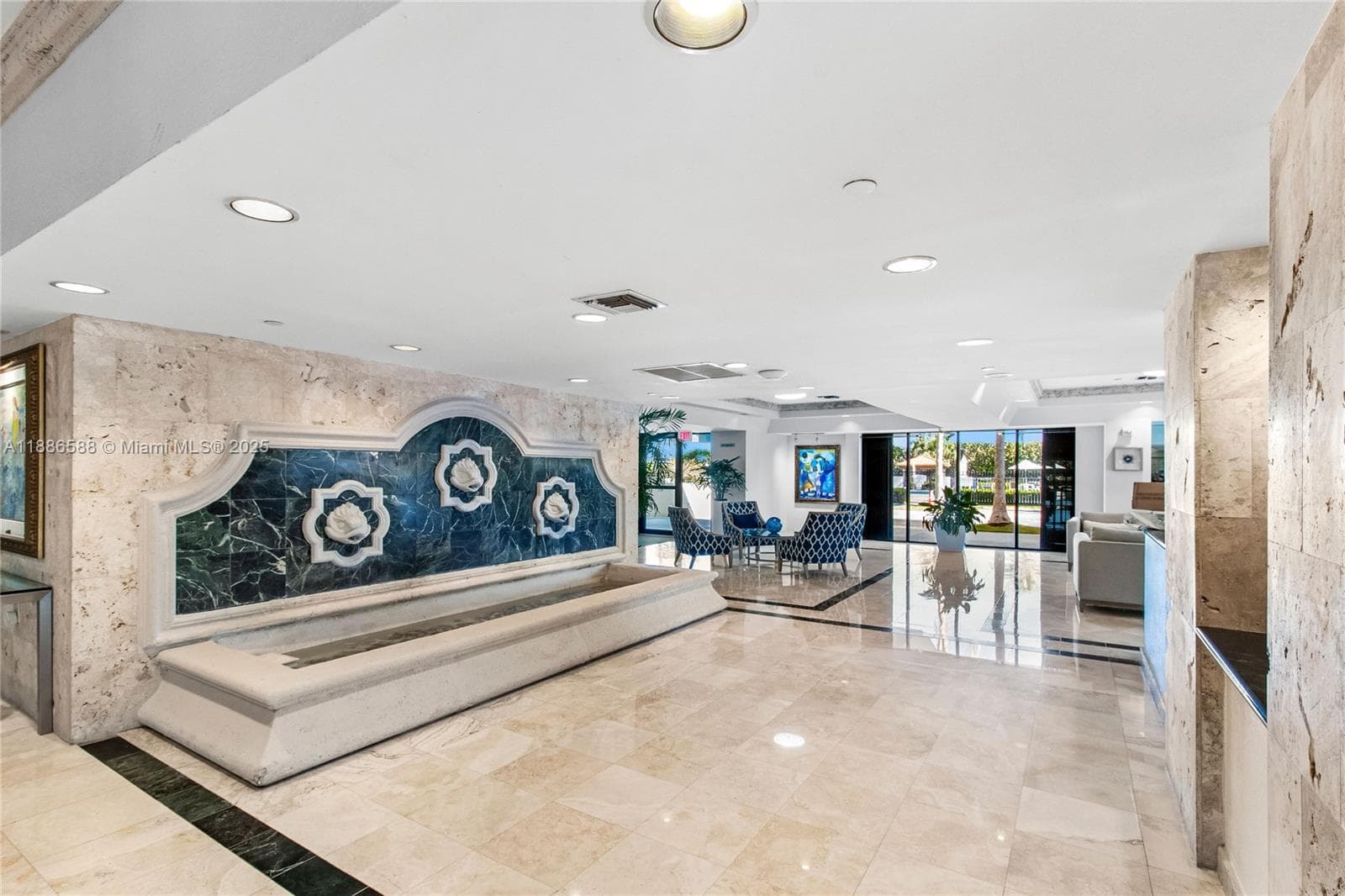 A11886588 — Miami Beach — 19