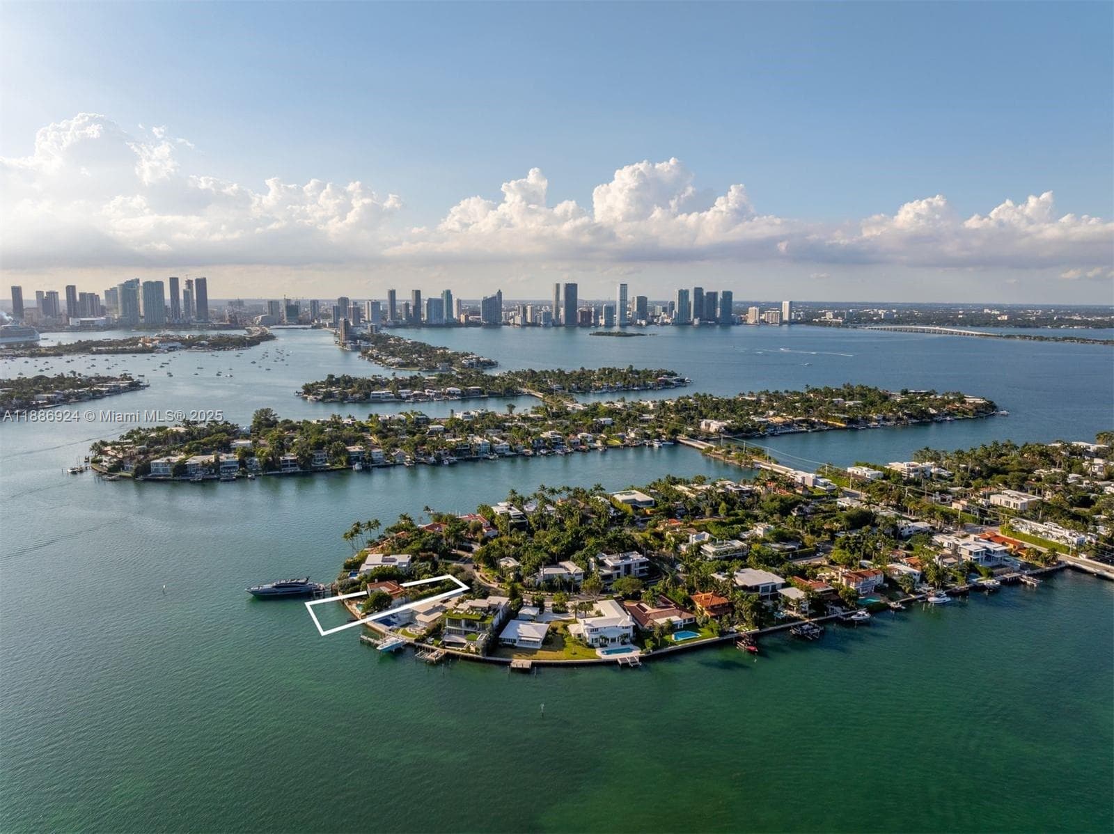 A11886924 — Miami Beach — 32
