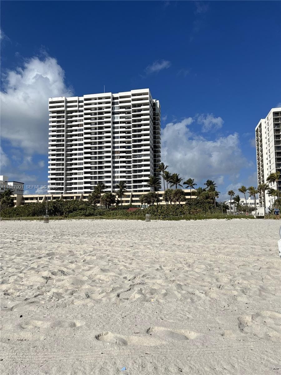 A11887001 — Miami Beach — 2