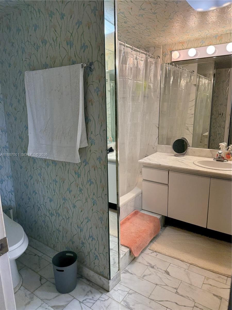A11887001 — Miami Beach — 16