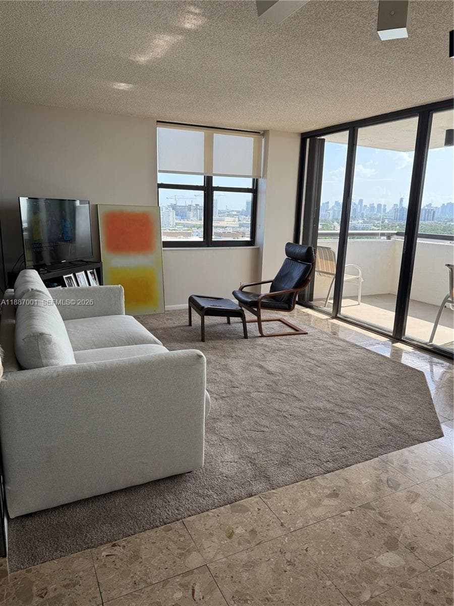 A11887001 — Miami Beach — 9