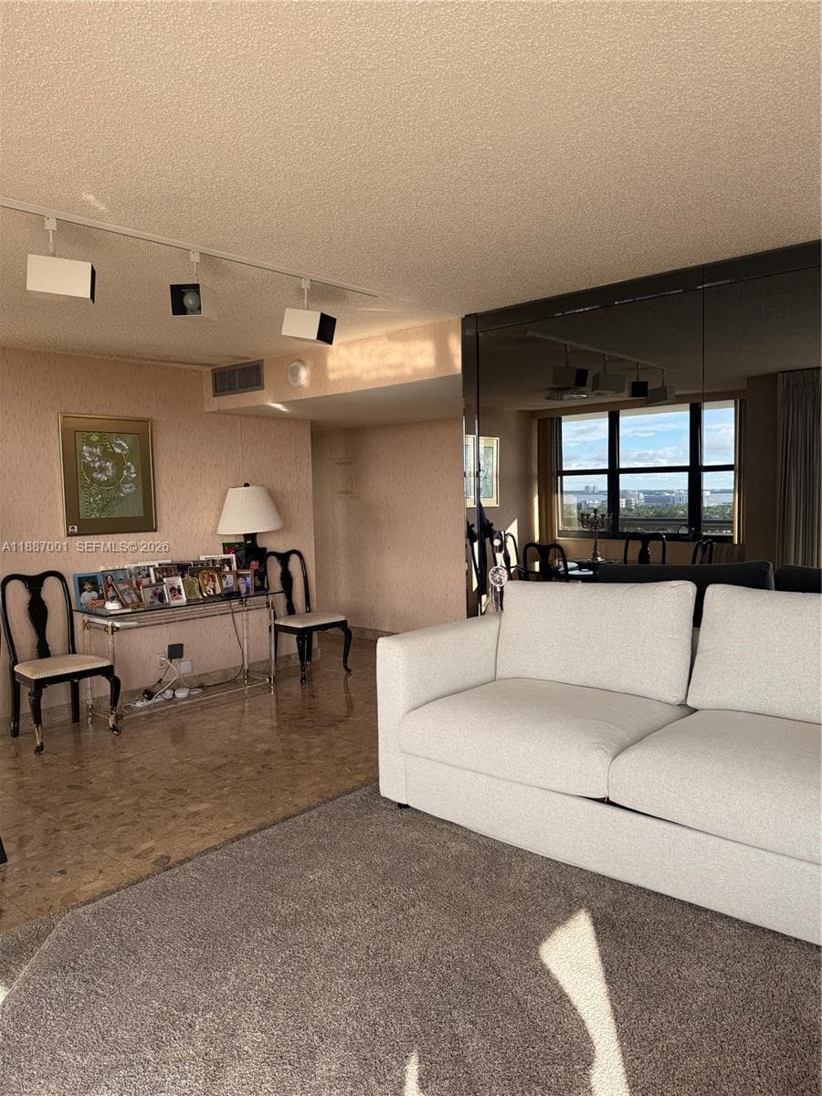 A11887001 — Miami Beach — 10