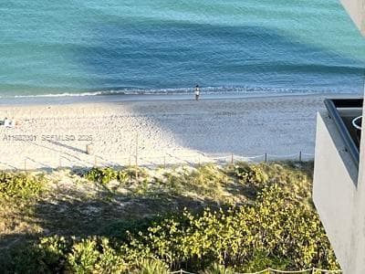 A11887001 — Miami Beach — 18