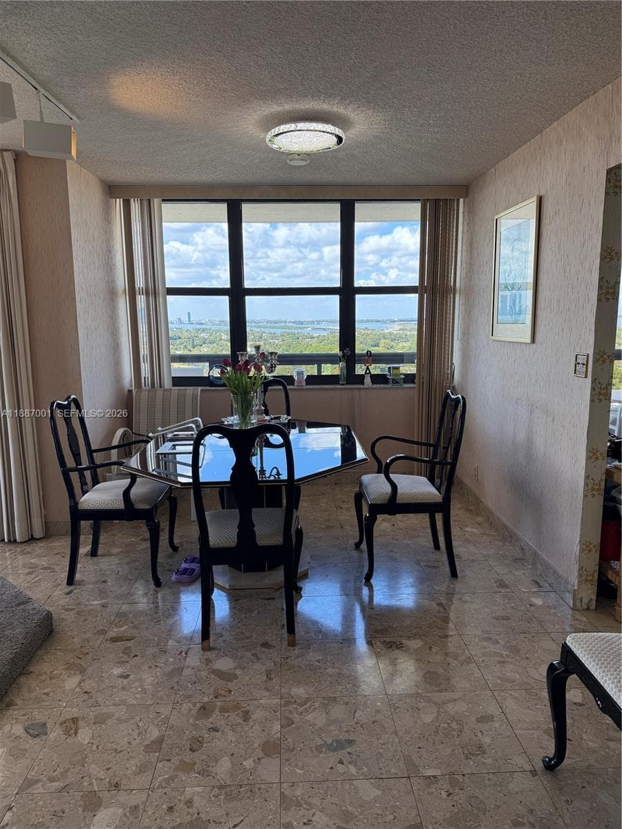 A11887001 — Miami Beach — 11