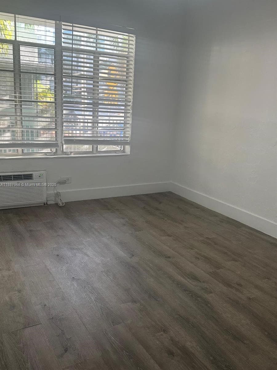 A11887068 — Miami Beach — 9