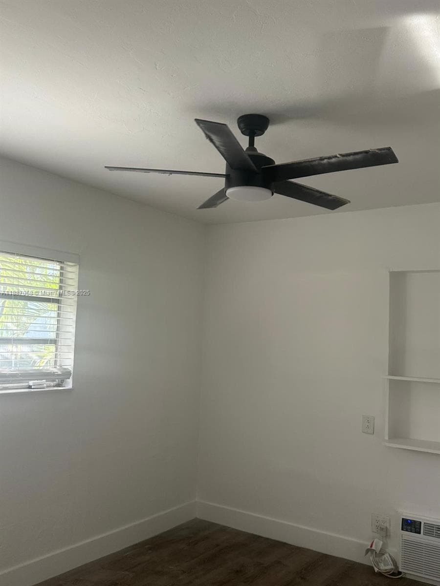 A11887068 — Miami Beach — 10