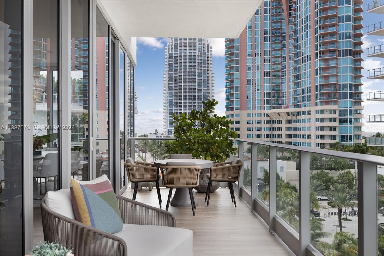 A11887070 — Miami Beach — 13