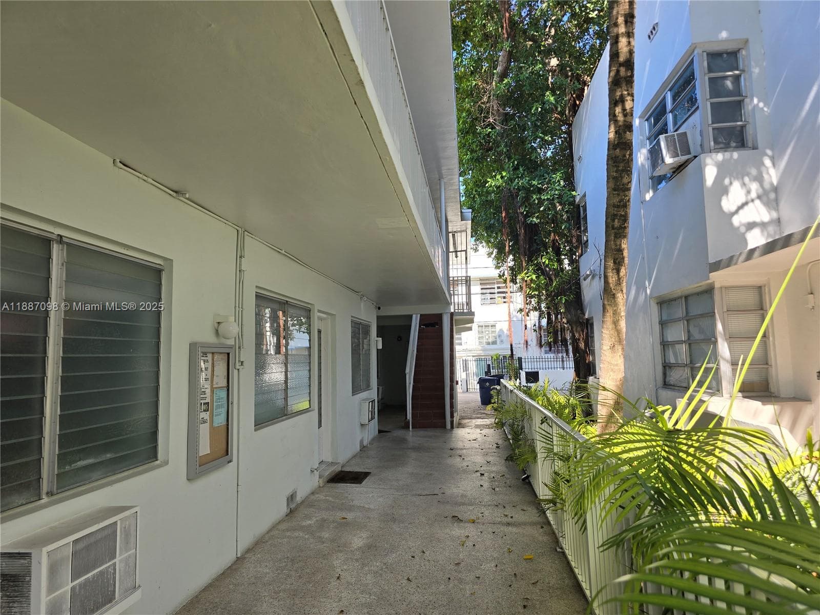 A11887098 — Miami Beach — 2