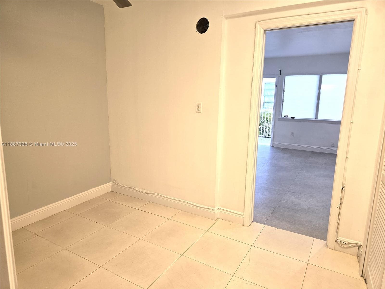 A11887098 — Miami Beach — 6