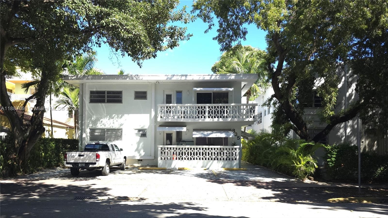 A11887098 — Miami Beach
