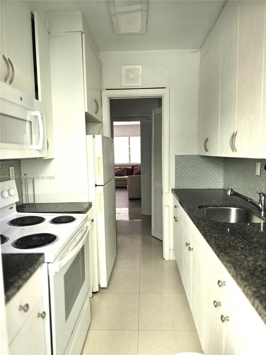 A11887098 — Miami Beach — 10