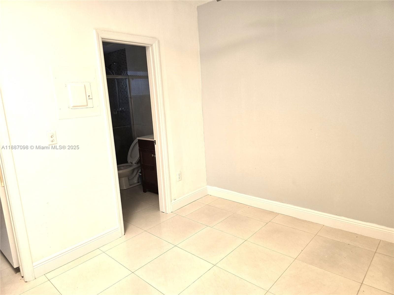 A11887098 — Miami Beach — 8