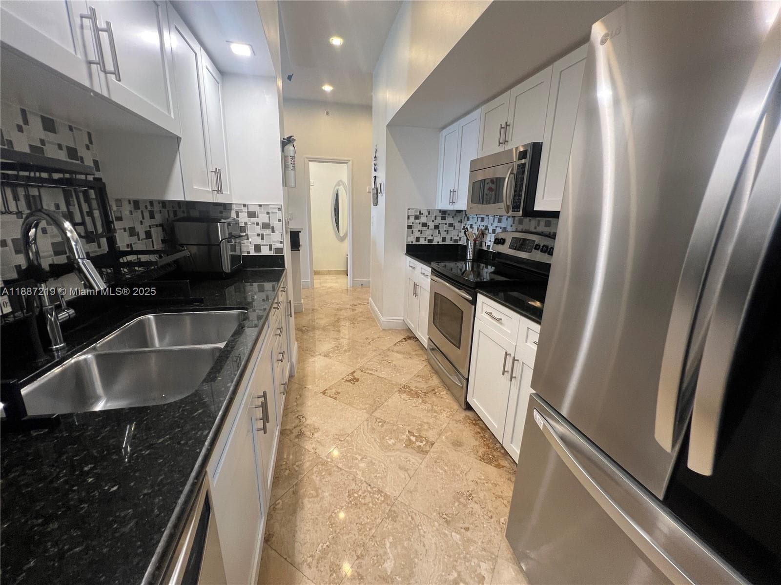 A11887219 — Miami Beach — 13