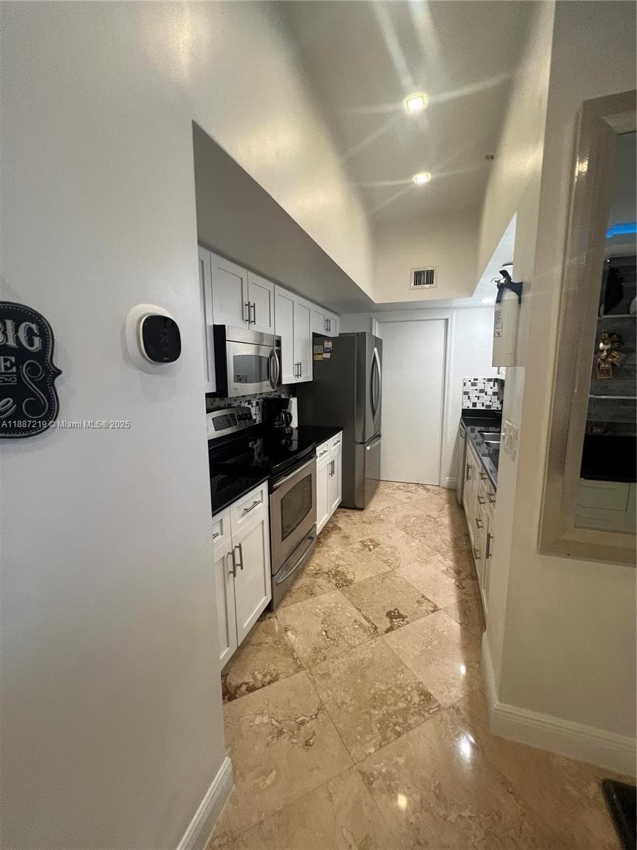 A11887219 — Miami Beach — 36