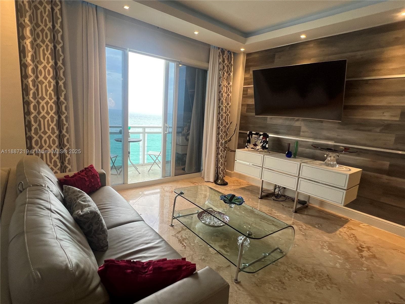 A11887219 — Miami Beach — 5