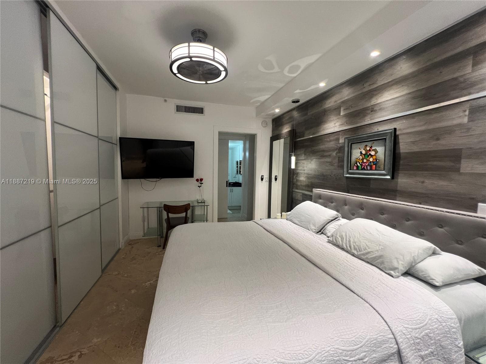 A11887219 — Miami Beach — 24