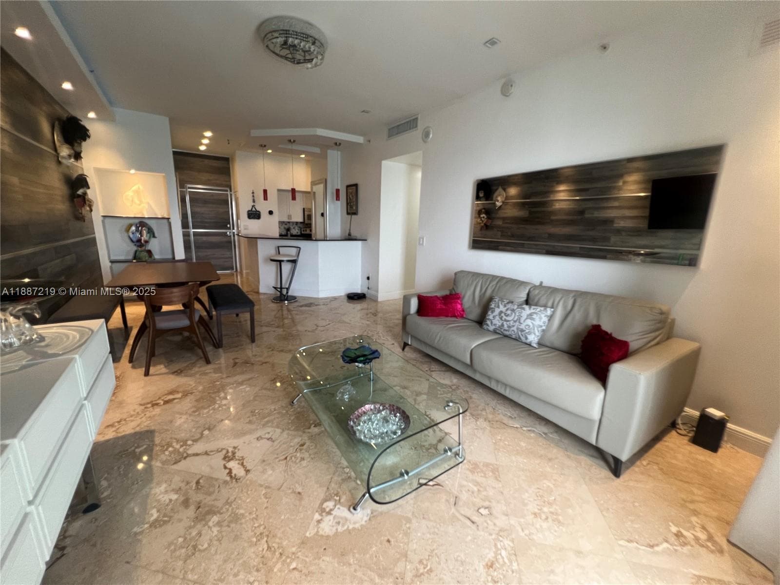 A11887219 — Miami Beach — 10