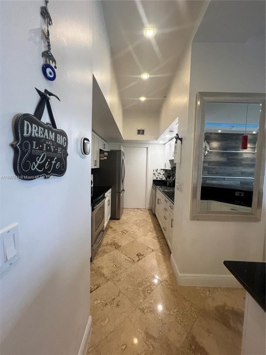 A11887219 — Miami Beach — 14