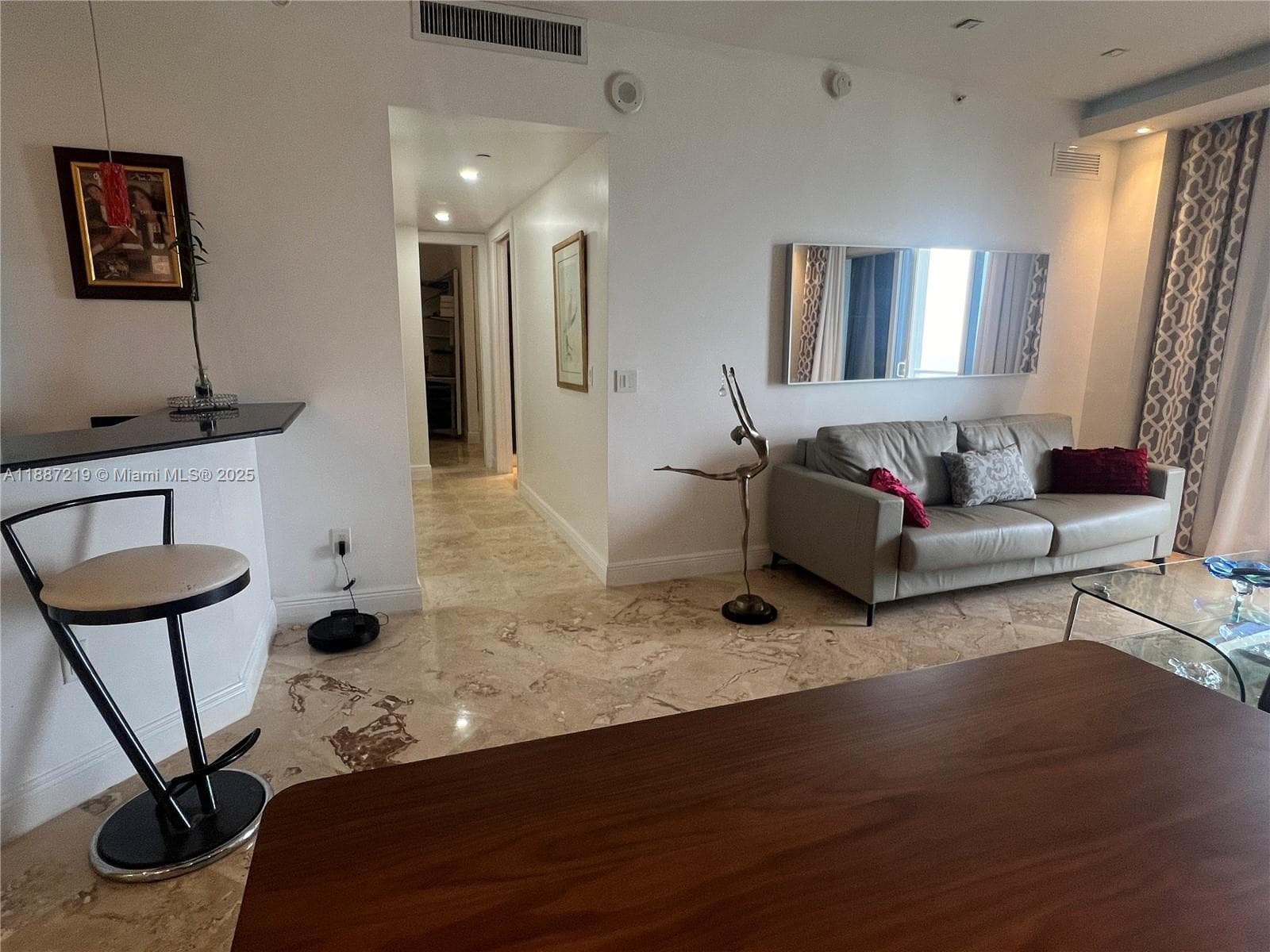 A11887219 — Miami Beach — 18