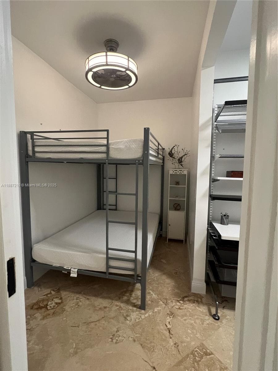 A11887219 — Miami Beach — 35