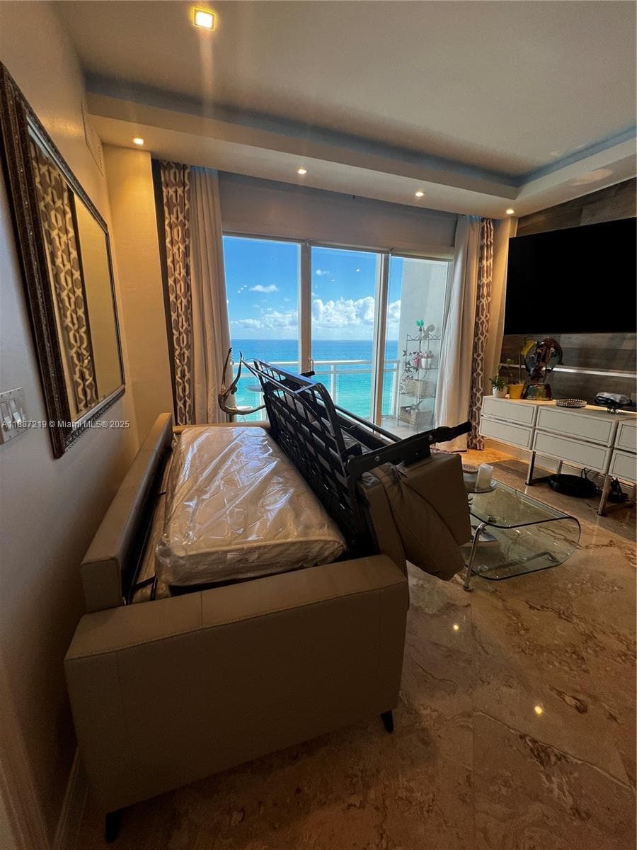 A11887219 — Miami Beach — 39